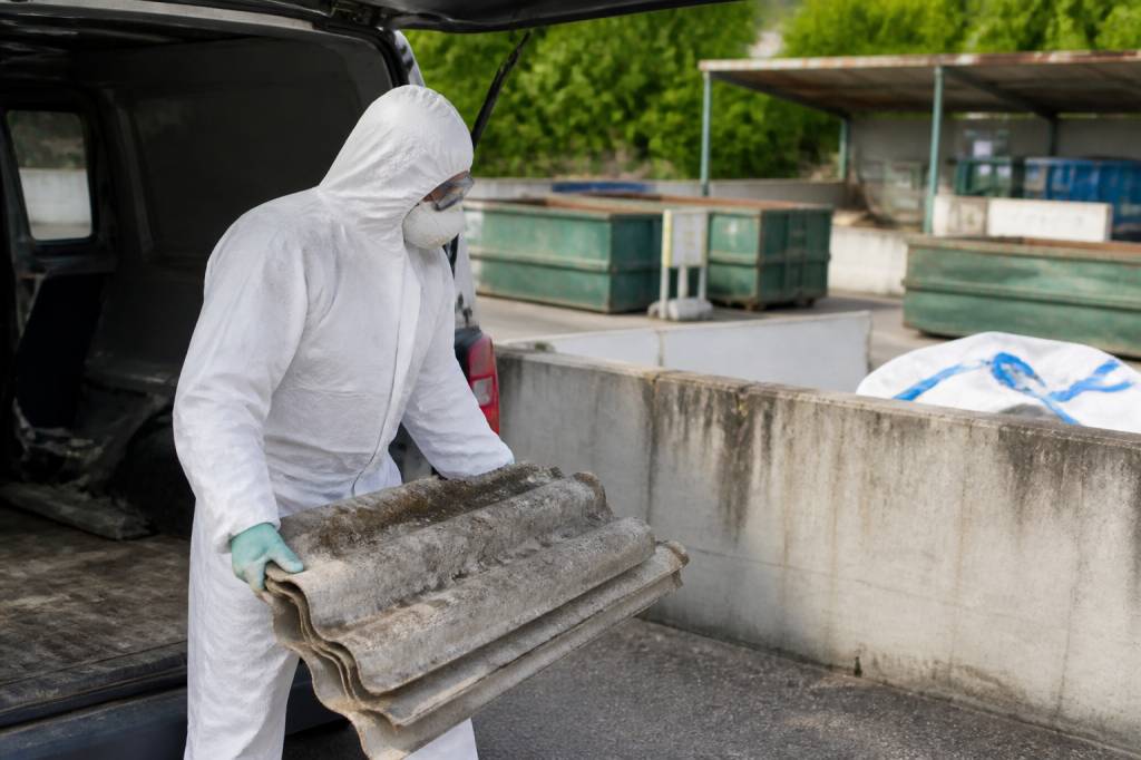 Amiante en déchetterie : comment le déposer en toute sécurité